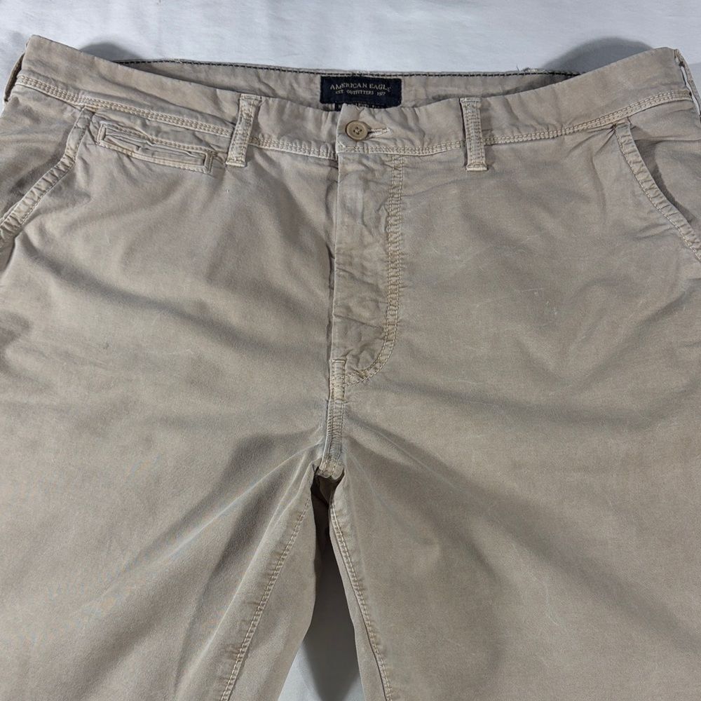 American Eagle mens khaki Next Level Flex flat front 9" chino shorts - size 38